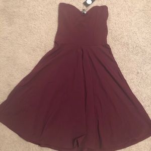 NWT BOHOO size 6 maroon sweetheart midi dress